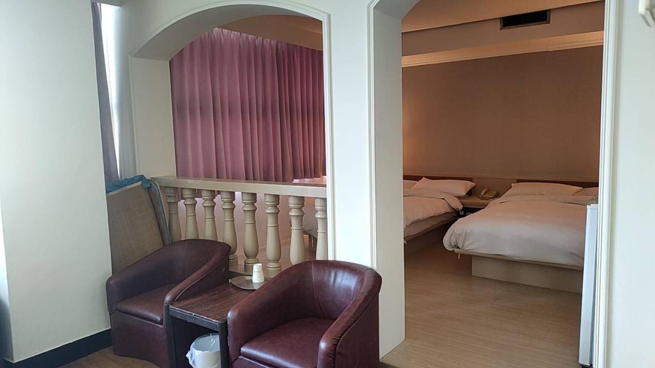 Dc Hotel Taichung Exterior photo