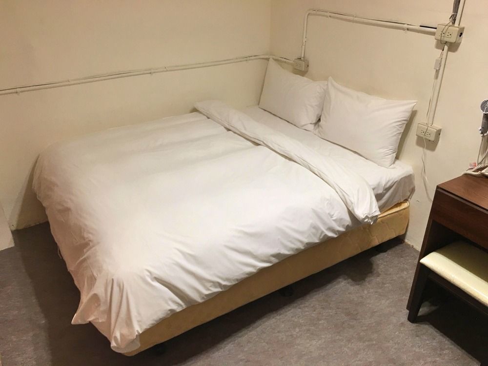 Dc Hotel Taichung Exterior photo